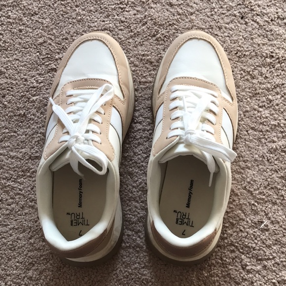 Time and Tru sneakers - Picture 3 of 5